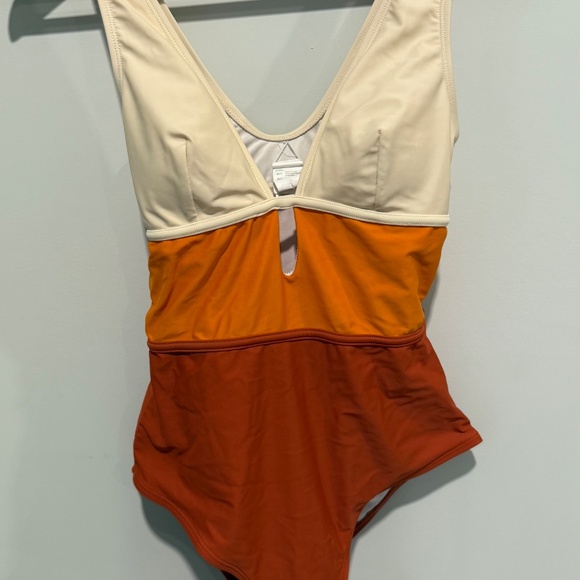 Cupshe colorblock swimsuit - Picture 4 of 5